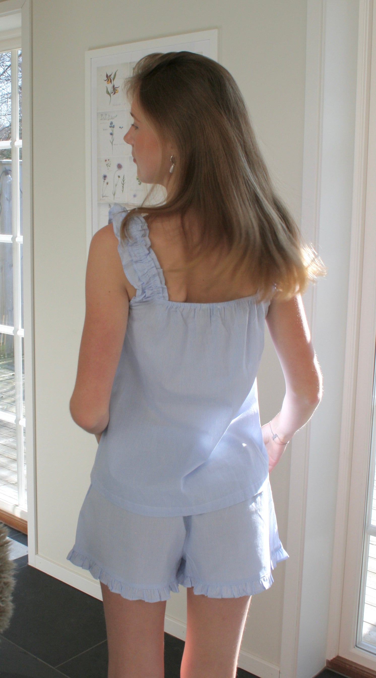 Randig pyjamas med volanger